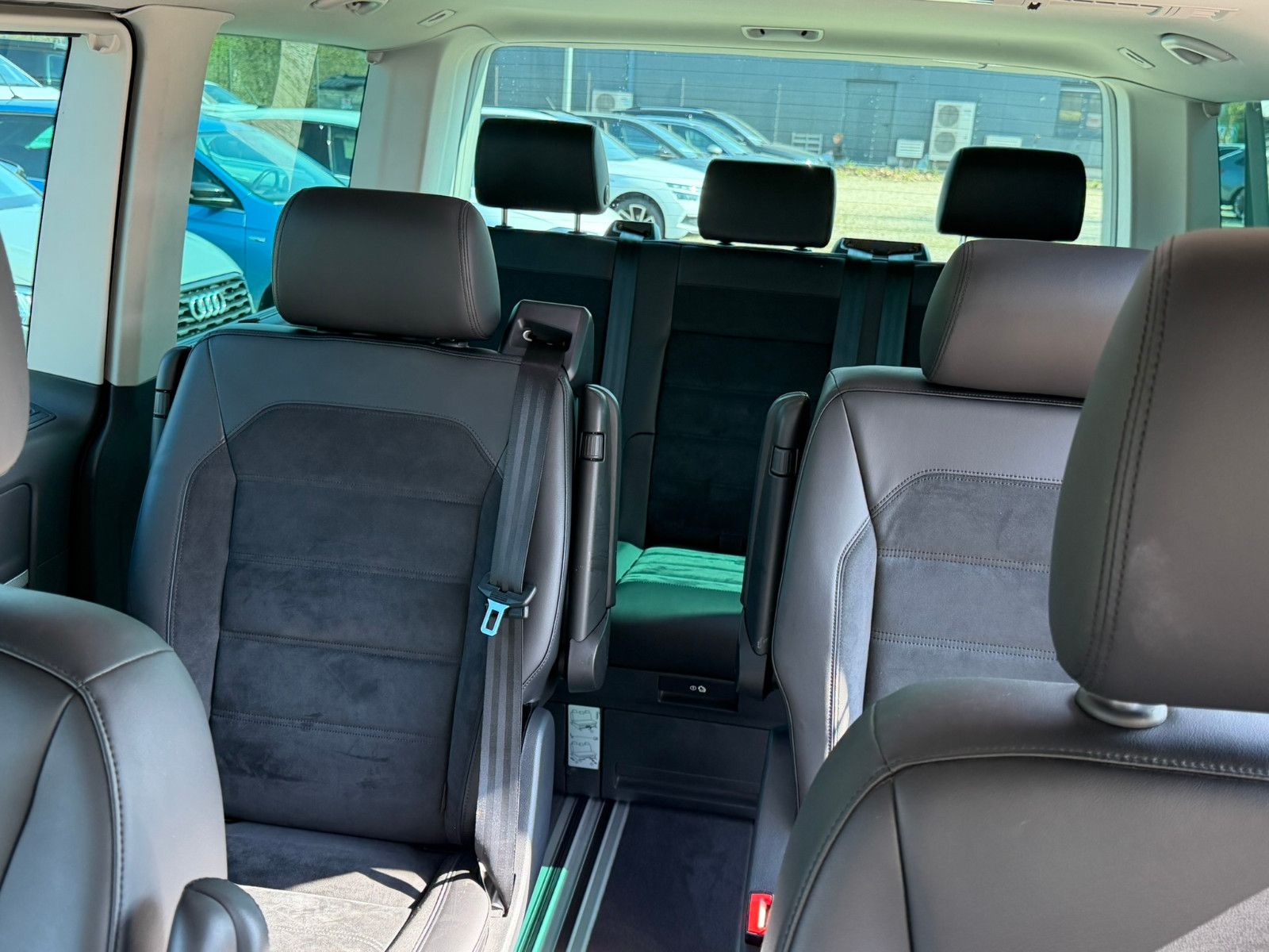 Fahrzeugabbildung Volkswagen T6 Transporter Bus Multivan Highline