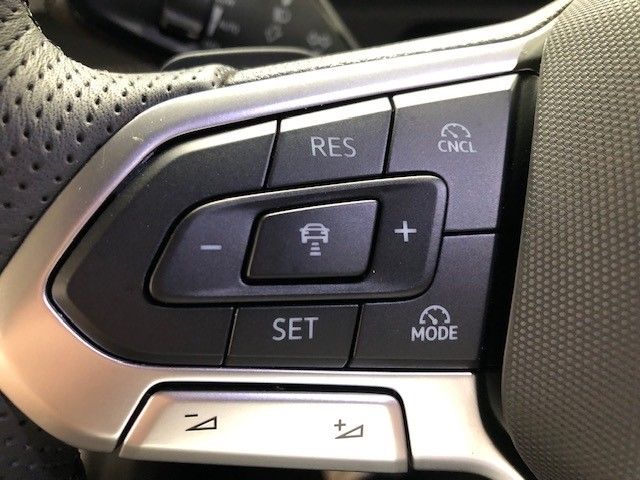 Fahrzeugabbildung Volkswagen Tiguan R-Line 2.0 TDI DSG Sportpaket AHK-klappba
