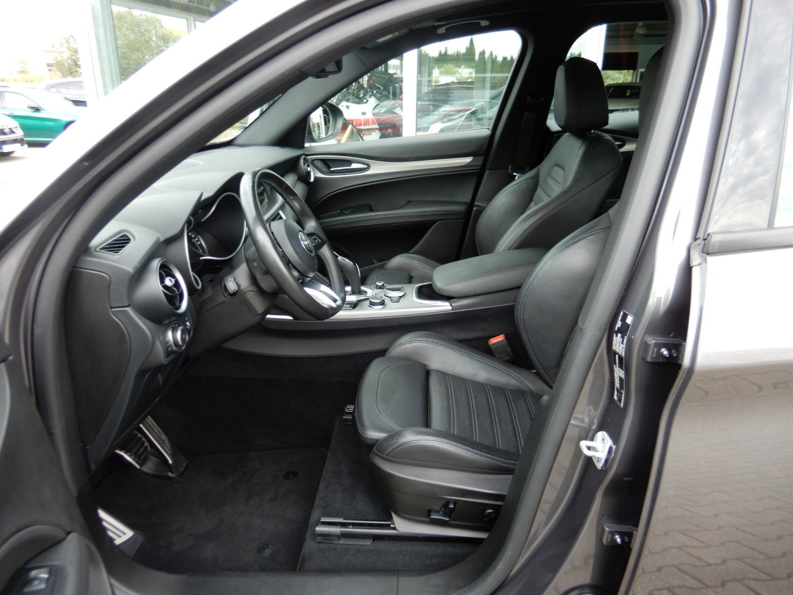 Fahrzeugabbildung Alfa Romeo Stelvio 280 PS Veloce Q4 Pano Navi Leder 20 Zoll