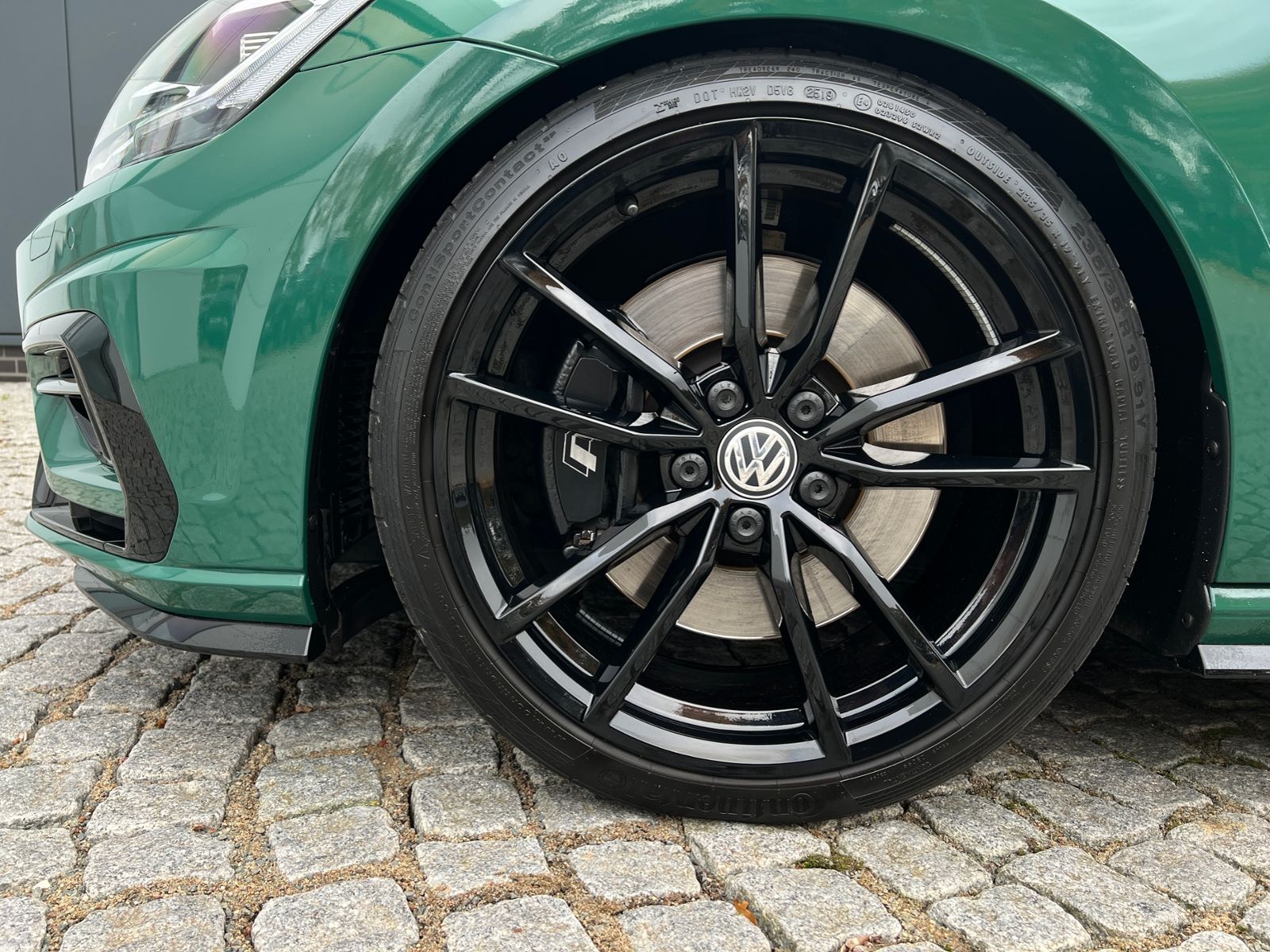 Fahrzeugabbildung Volkswagen Golf VII R 4MOTION 2.0 TSI OPF DSG *Sportauspuff