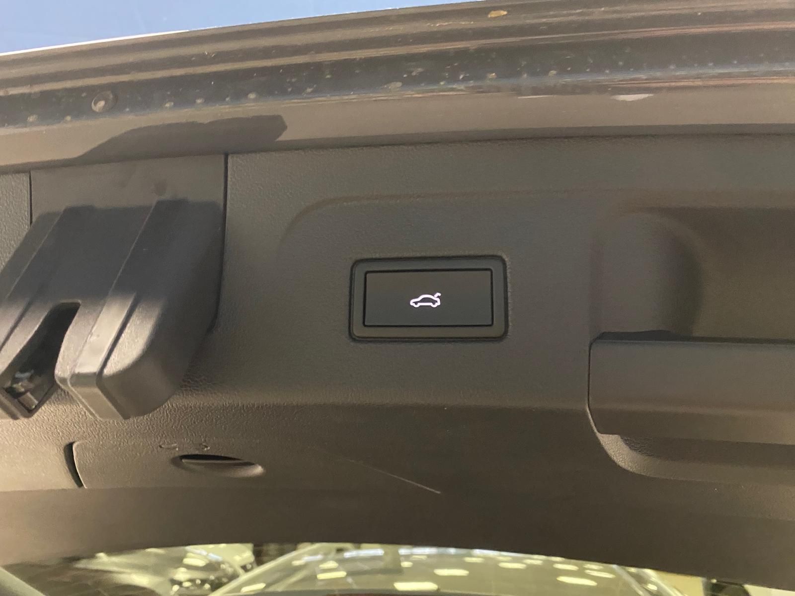 Fahrzeugabbildung Volkswagen Touran 1.5 TSI R-Line COMFORTLINE DSG+ACC+AHK