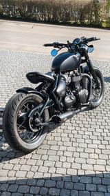 Triumph Bonneville bobber black  Dr. Jekill & Mr. Hyde - CHOPPER BOBBER
