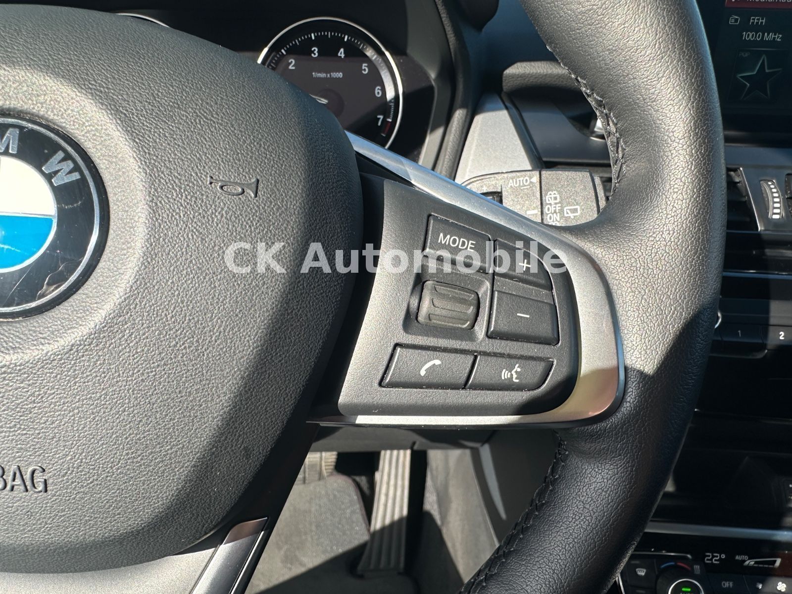 Fahrzeugabbildung BMW 218i Active Tourer Advantage Automatik/Navi/AHK