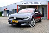 Volkswagen Passat 2.0 TSI 280PK 4Motion R-Line Highline Aut - Volkswagen Passat mit Benzin-Antrieb: Limousine, 2.0