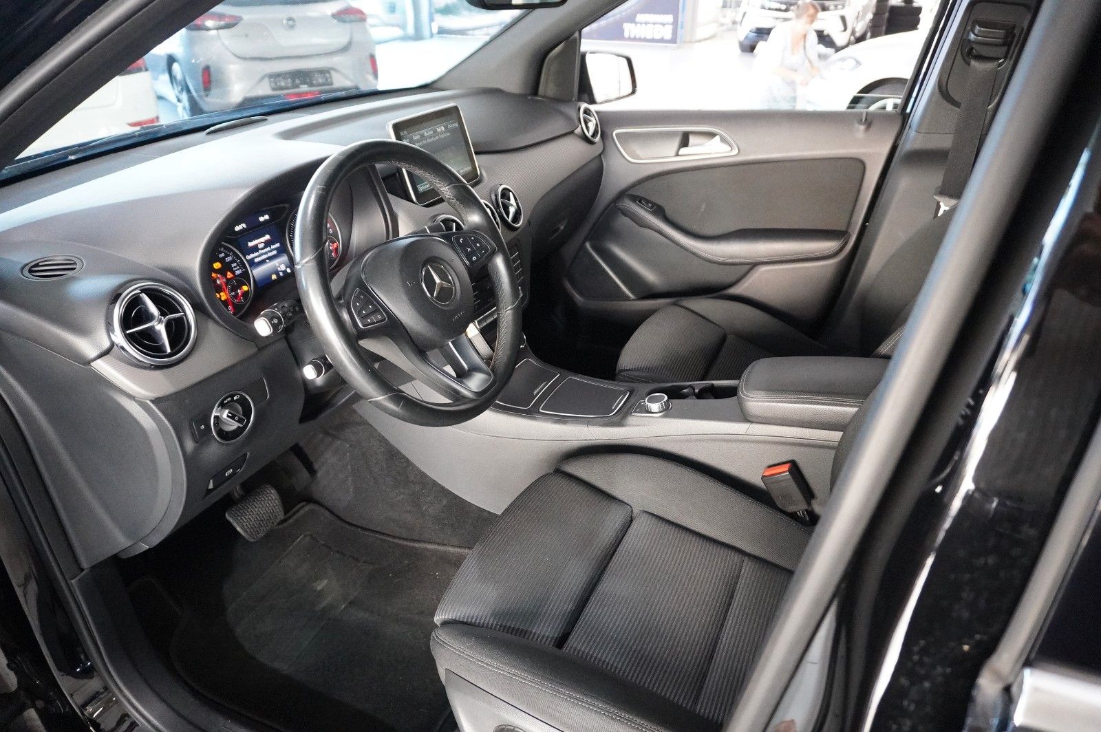 Fahrzeugabbildung Mercedes-Benz B 180 CDI STYLE NAVI/LED/KAMERA/SHZ/TEMP./PDC