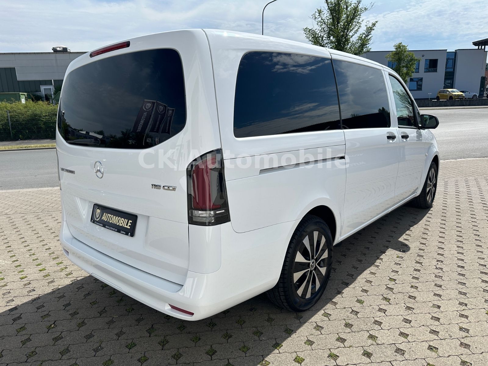 Fahrzeugabbildung Mercedes-Benz Vito Tourer 119 PRO lang/9 Sitze/Navi/LED/Kamera