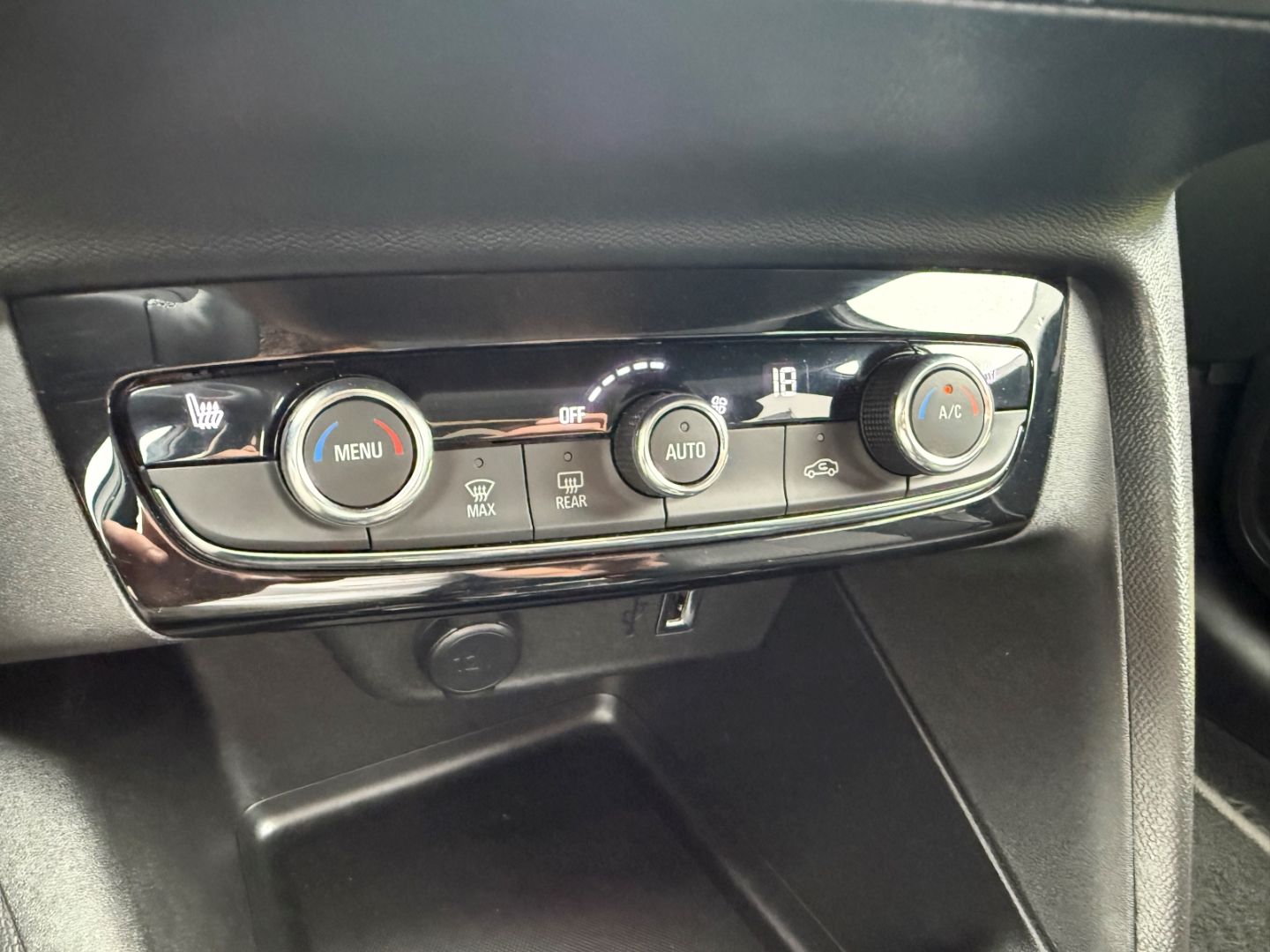 Fahrzeugabbildung Opel Corsa-e F Edition SHZ+LHZ+Kamera+11KW Charger