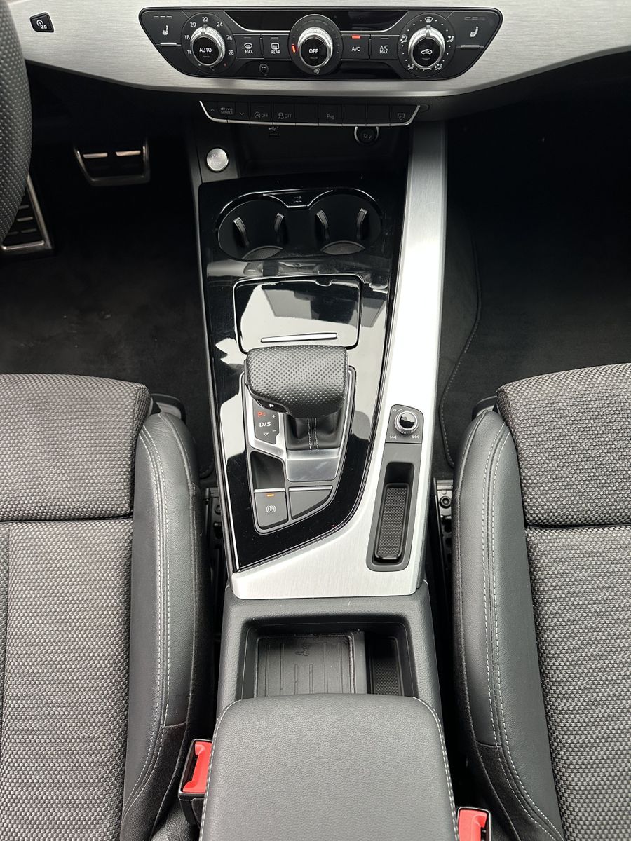 Fahrzeugabbildung Audi A4 Avant 40 TFSI S-Line NAV+LED+AHK+VCOCKPIT+ACC