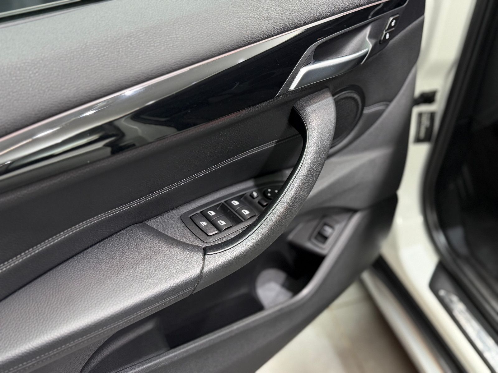 Fahrzeugabbildung BMW X1 xDrive 20 d xLine|AHK|PANO|PDC|NAVI|AUTOMATIK