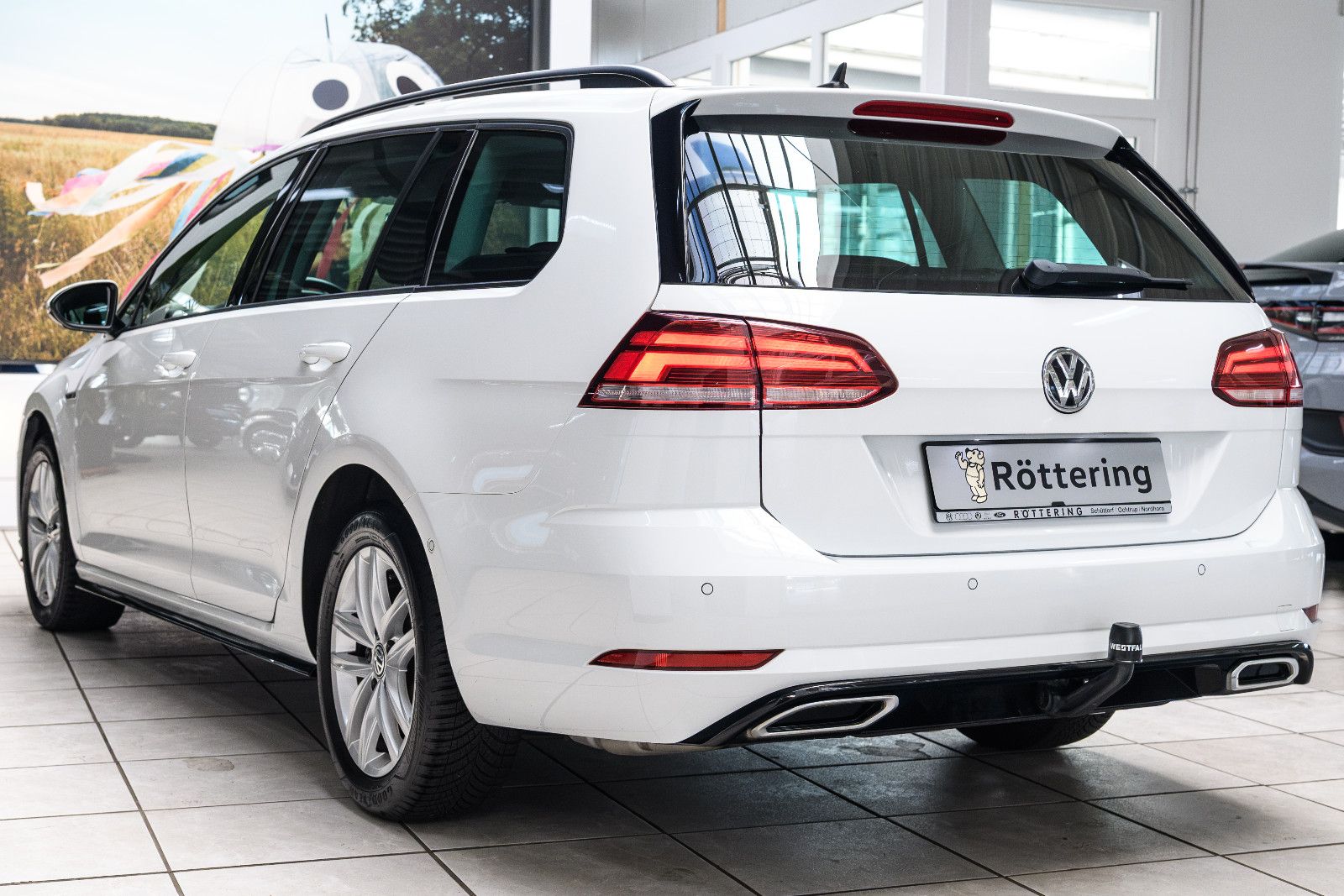 Fahrzeugabbildung Volkswagen Golf VII Variant+R-LINE+AHK+SHZ+NAVI+RFK+GJR