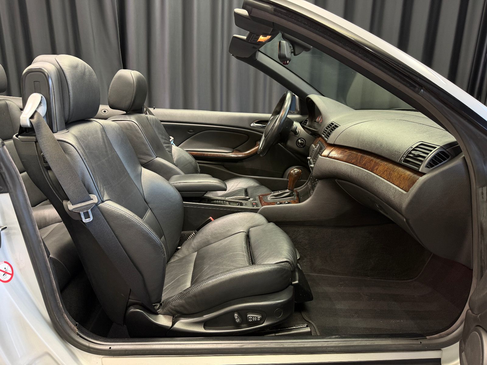 Fahrzeugabbildung BMW 330Ci|M-PAKET 2|HIFI|PDC|NAVI|LCI