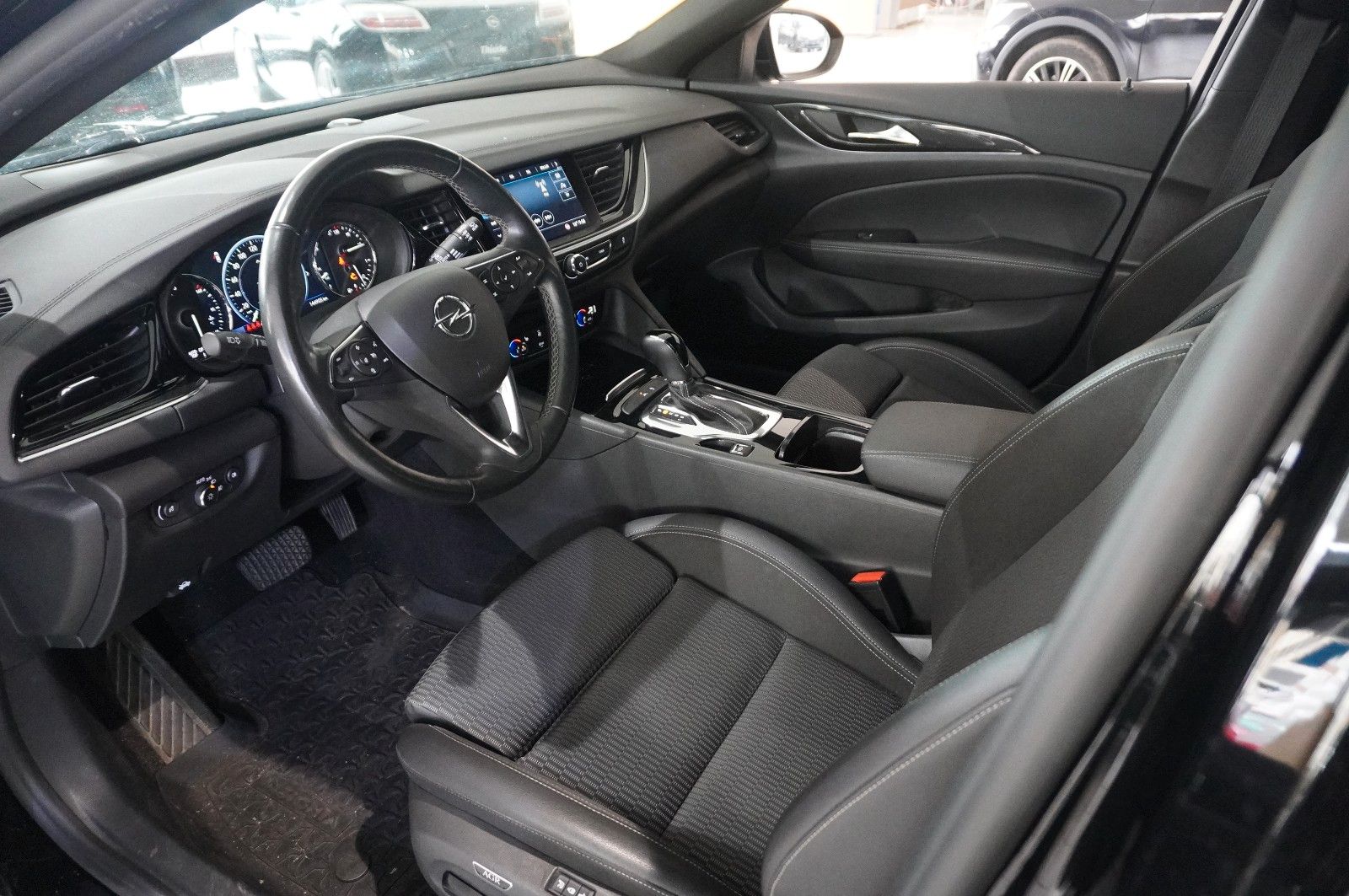 Fahrzeugabbildung Opel Insignia B ST 2.0D BUSI. 4X4 NAVI/LED/KAMERA/DAB