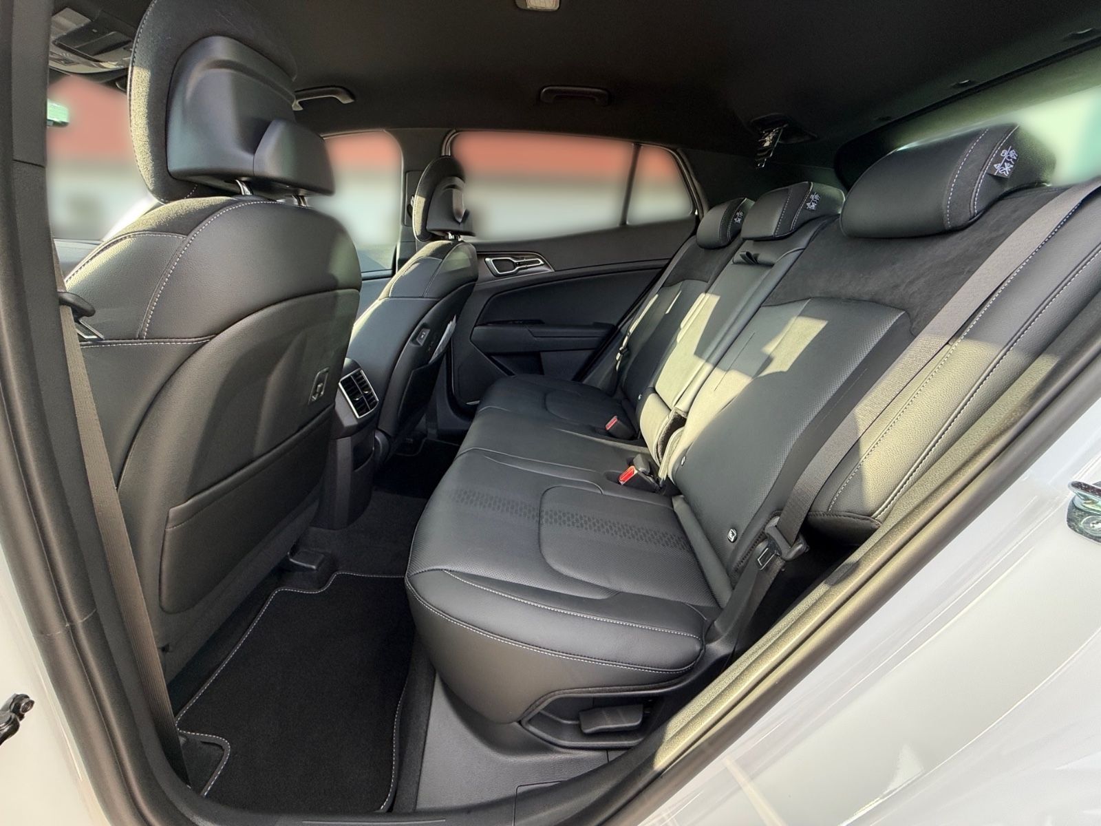 Fahrzeugabbildung Kia SPORTAGE 1.6T 2WD DCT BLACK ED SD DRIVE