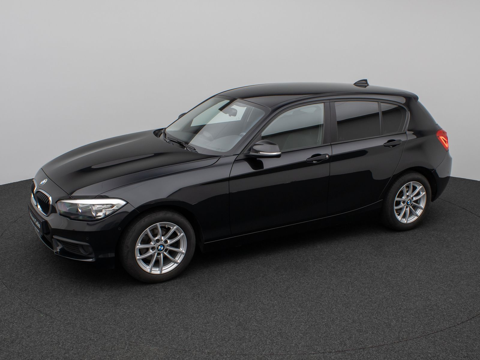 Fahrzeugabbildung BMW 118i Parkassist Sitzheizg USB Regensensor 8fach