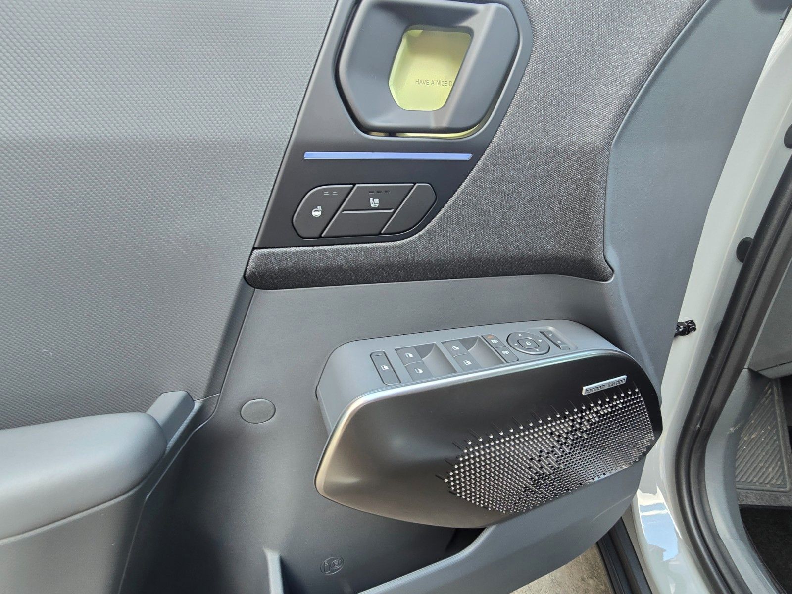Fahrzeugabbildung Kia EV2 42.2 4S EARTH WIC 22AC TEC DWP DES
