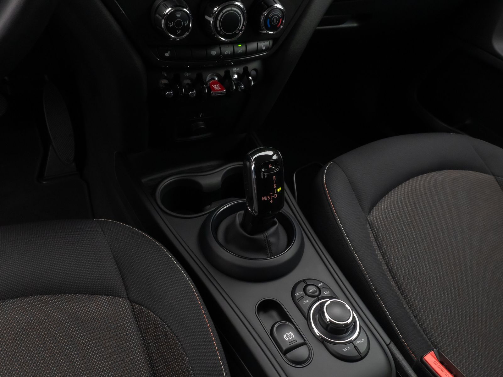 Fahrzeugabbildung MINI One Countryman Essential Trim Kamera AHK LED