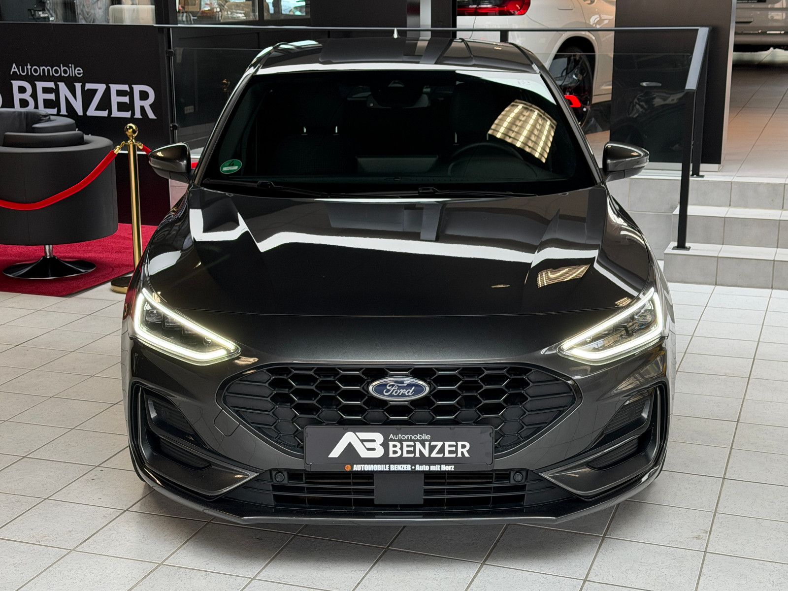 Fahrzeugabbildung Ford Focus /ST-LINE/AUTOMATIK/KAMERA/NAVI/SHZ/ACC