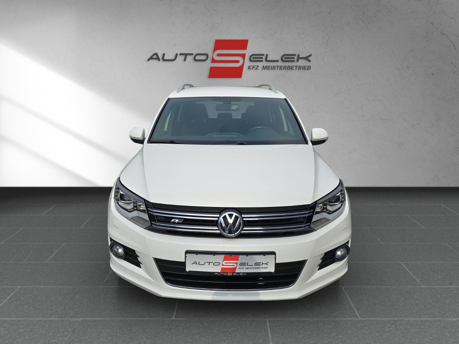 Fahrzeugabbildung Volkswagen Tiguan R-Line+KAMERA+NAVI+TÜV+INSPEKTION NEU ''