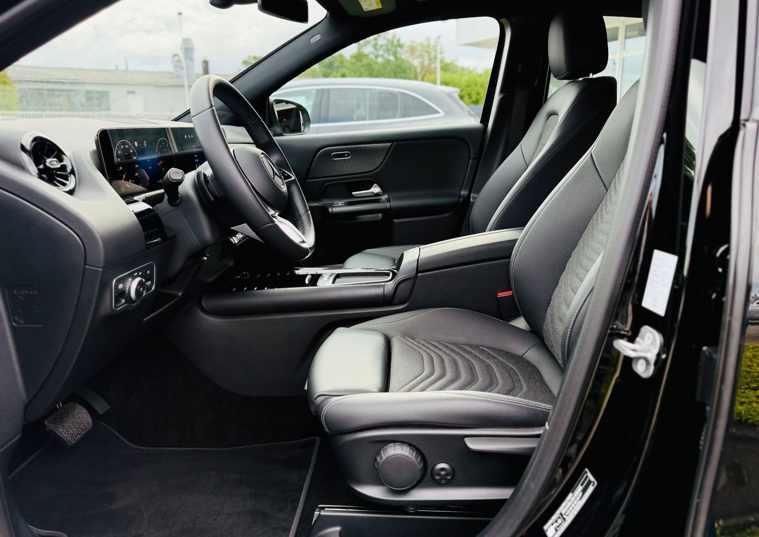 Fahrzeugabbildung Mercedes-Benz GLA 200 PROGRESSIVE Advanced, Distronic, RFK, LE