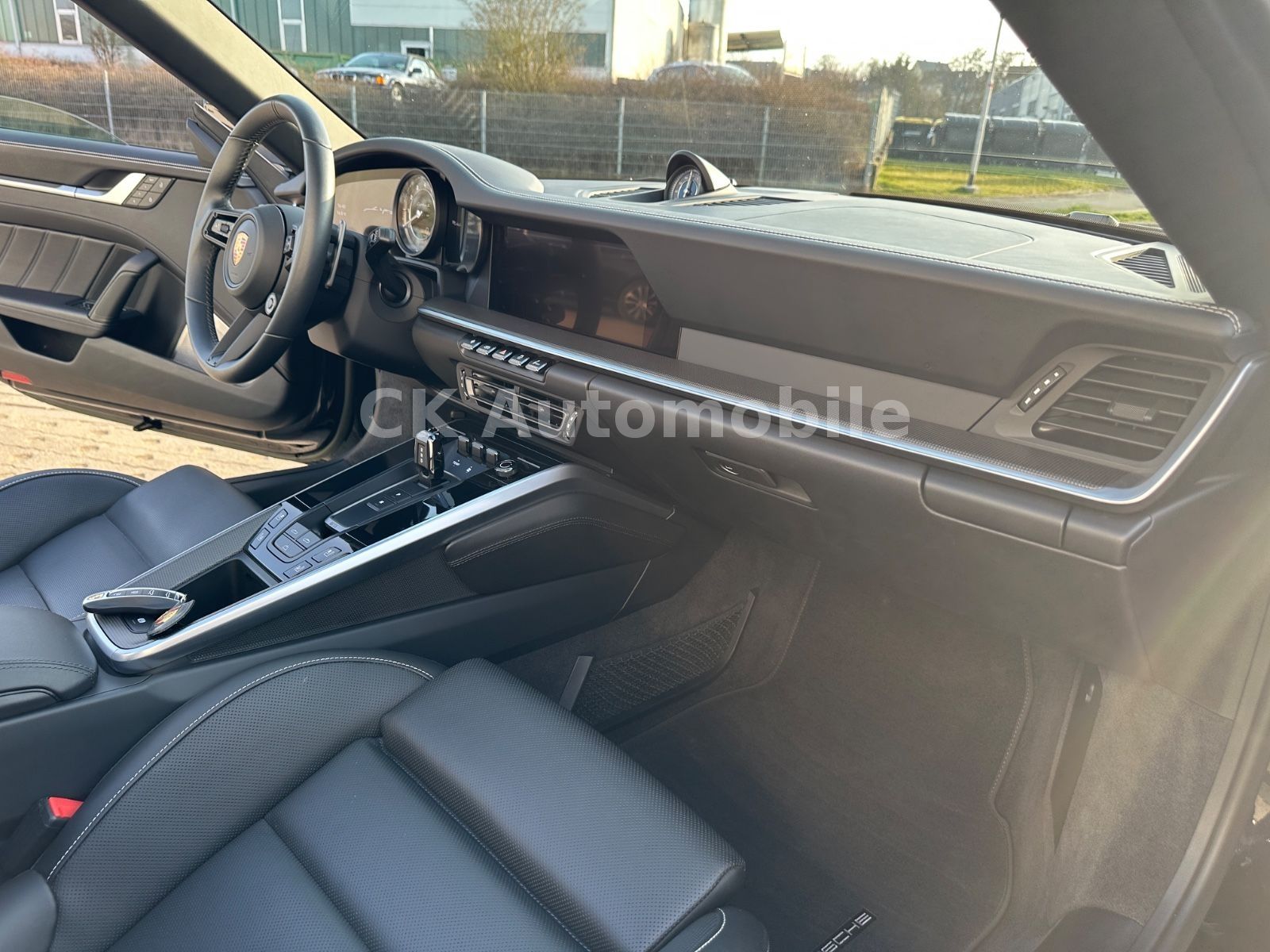 Fahrzeugabbildung Porsche 911 Turbo S Cabriolet Sport-Chrono/360°/ACC/LED