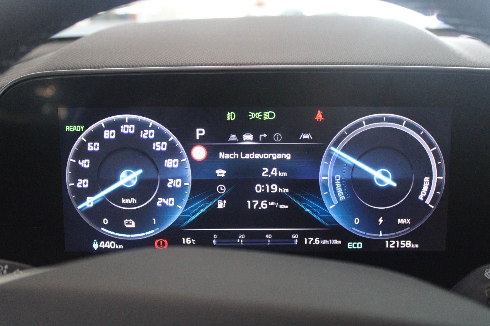 Fahrzeugabbildung Kia Niro EV Inspiration Ausparken Wärmepumpe 64 kWh
