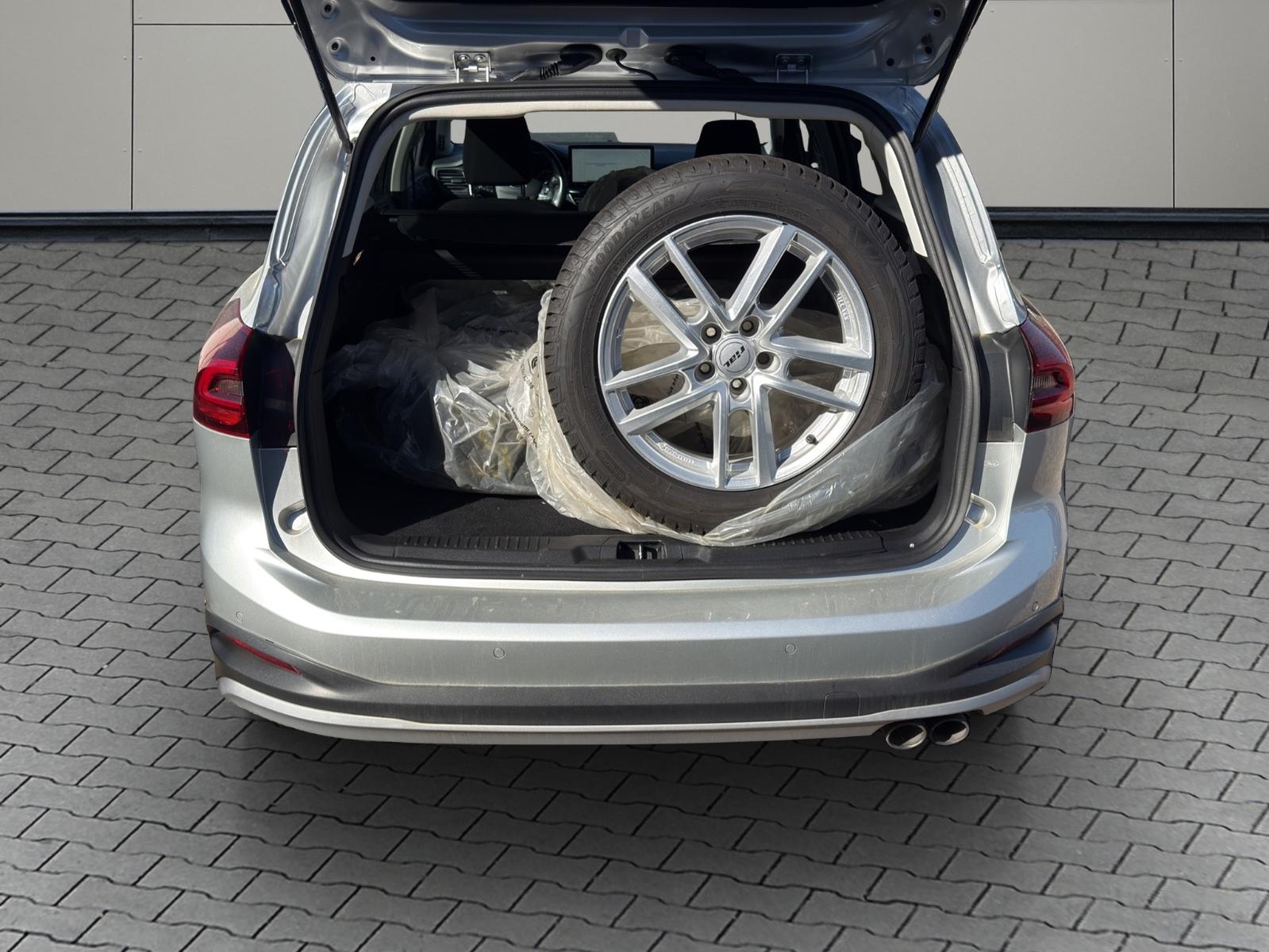 Ford Focus 1.5 Active Facelift LED Navi 8xAlu Tita