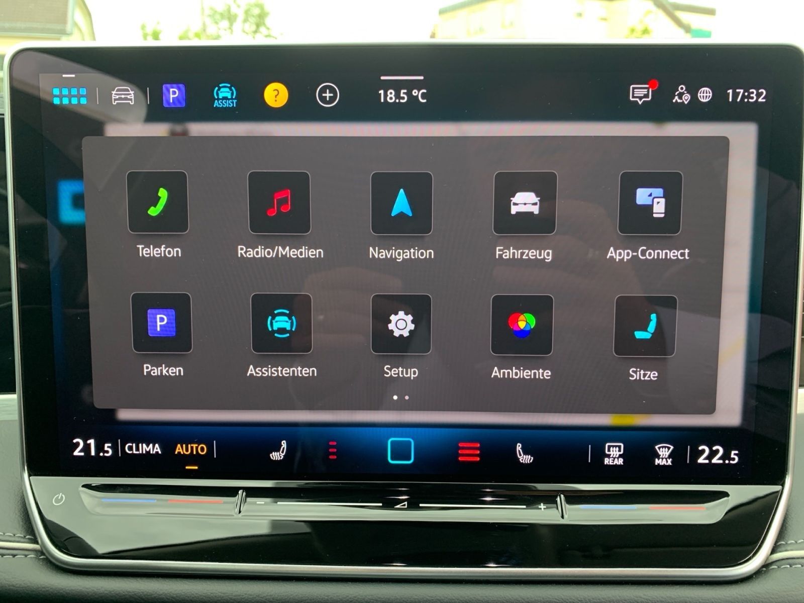 Fahrzeugabbildung Volkswagen Passat 2.0 TDI DSG Elegance Navi LED