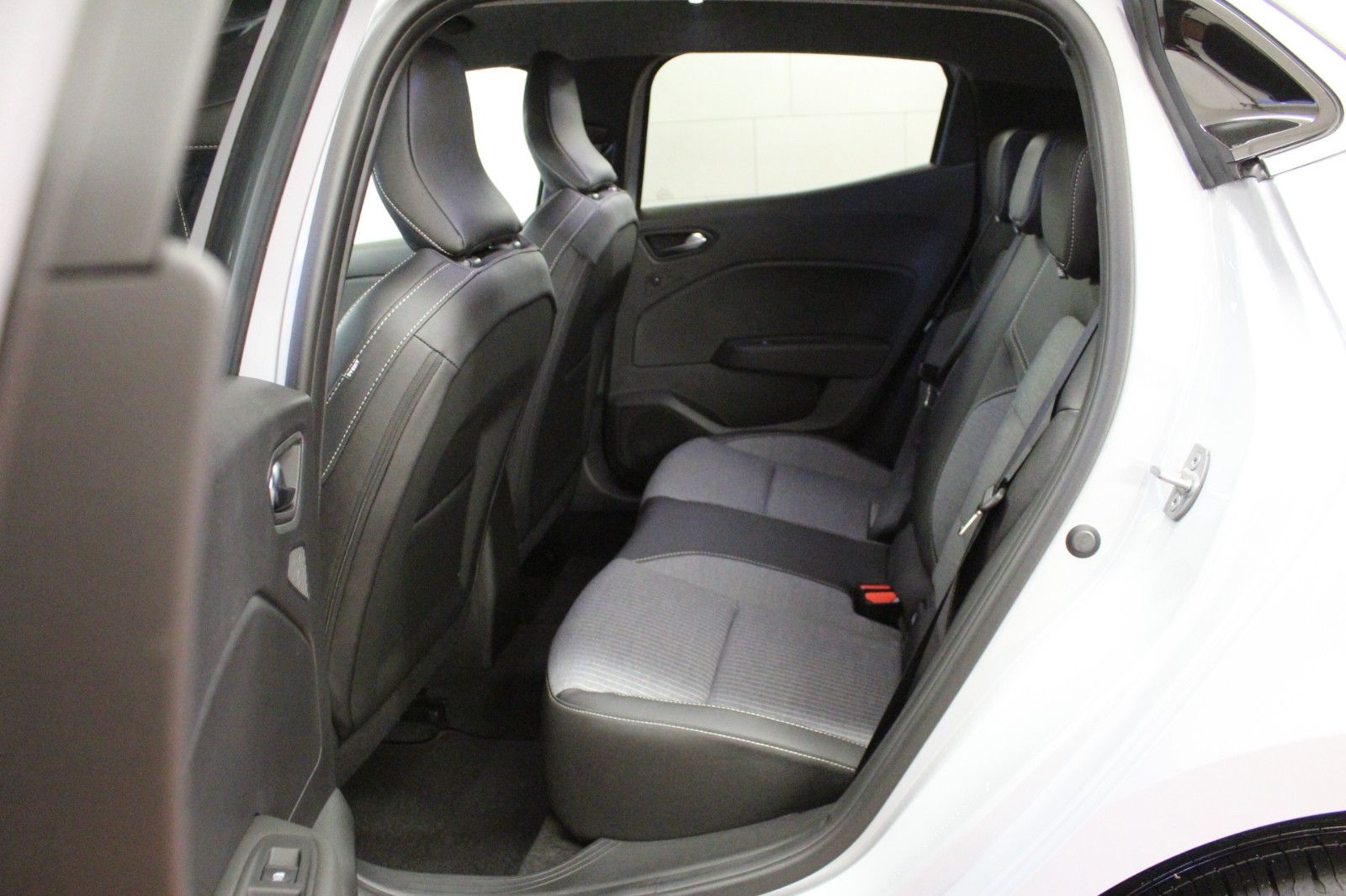 Fahrzeugabbildung Renault Clio TCe 90 Techno *Look-Paket*Winter-Paket*Bose