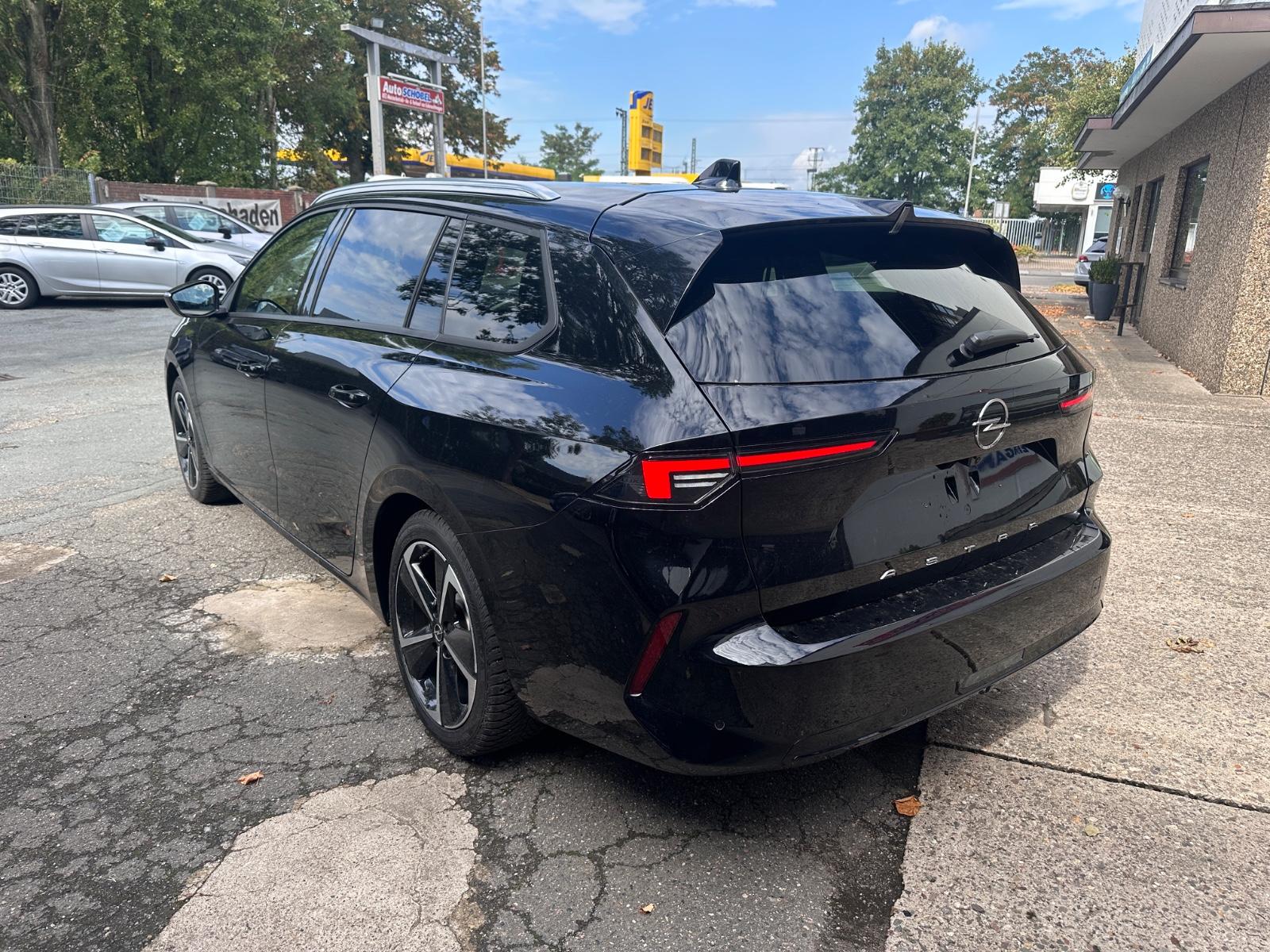 Opel Astra L Sports Tourer Elegance-18tkm-96kw-Allwet