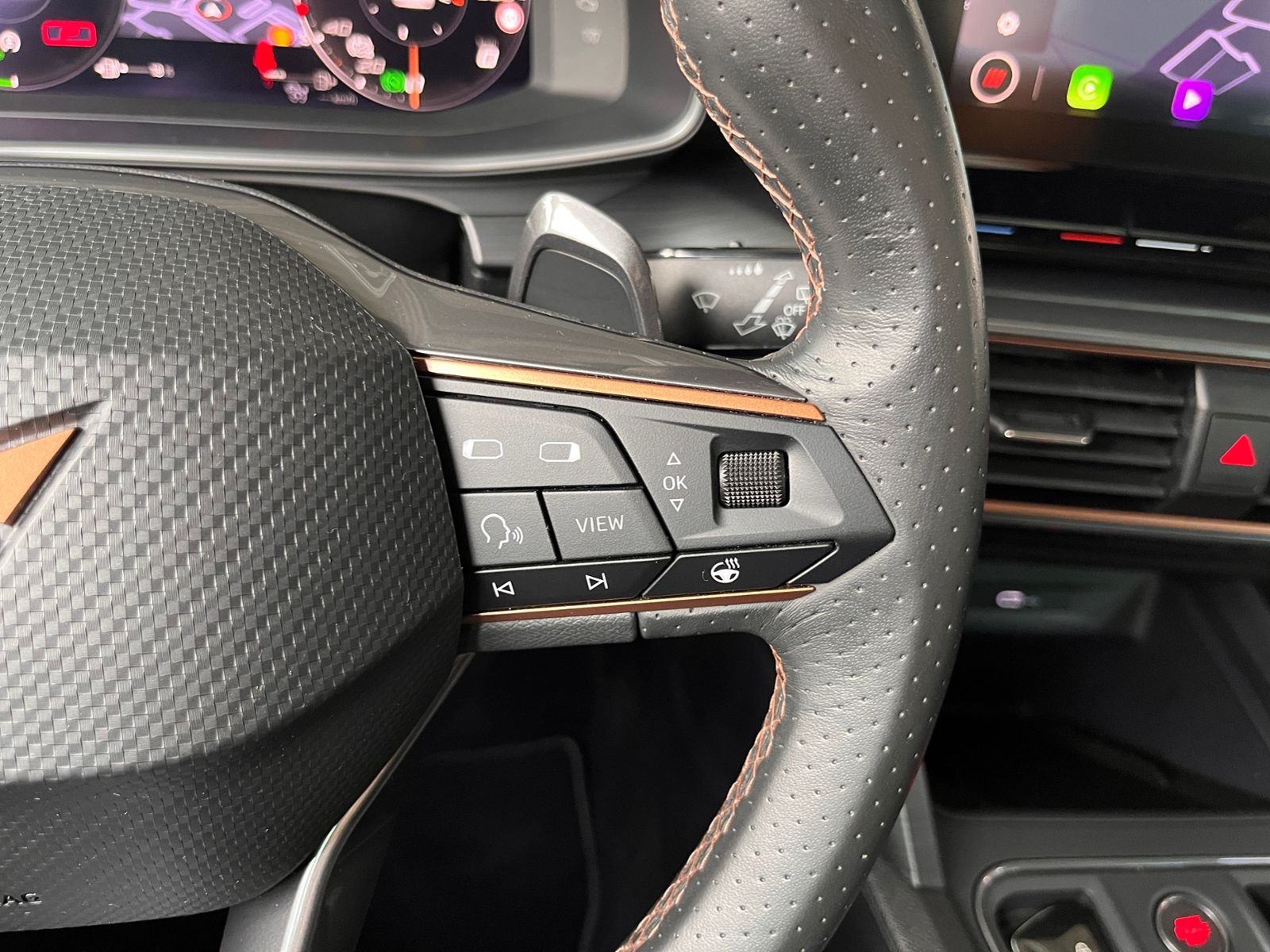 Fahrzeugabbildung CUPRA Leon VZ e-Hybrid LED ACC NAV RFK SHZ 19"