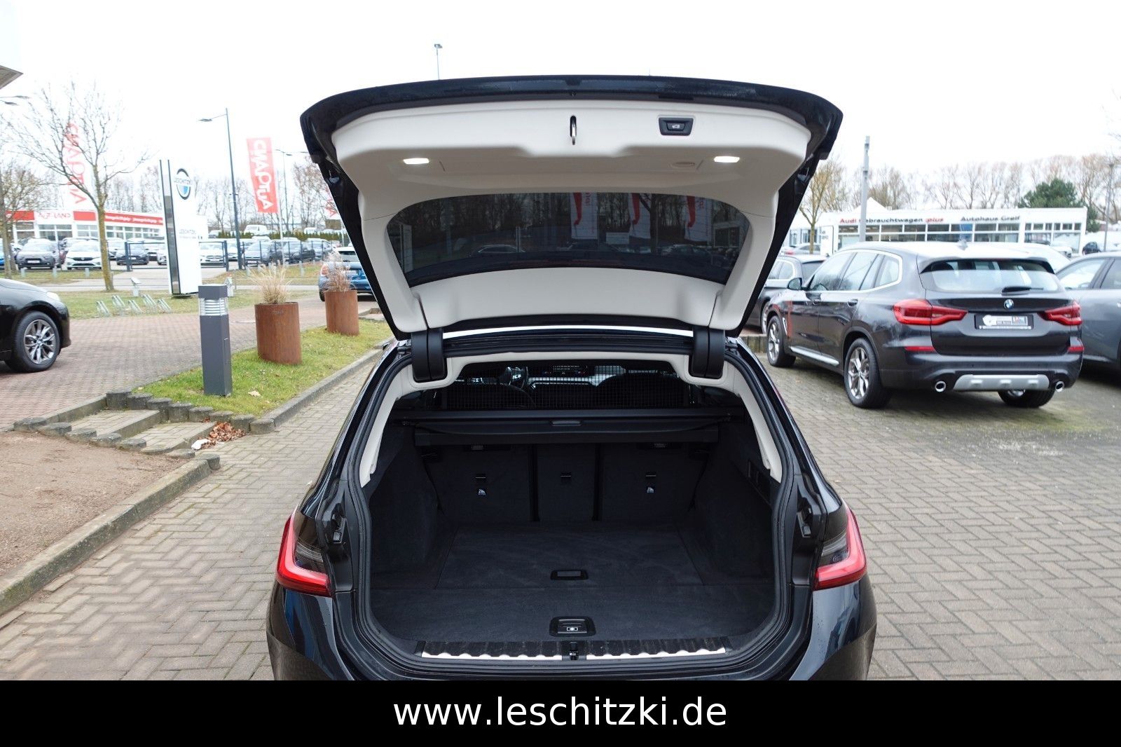 BMW 320i Touring Automatik/LED/Navigation foto 16