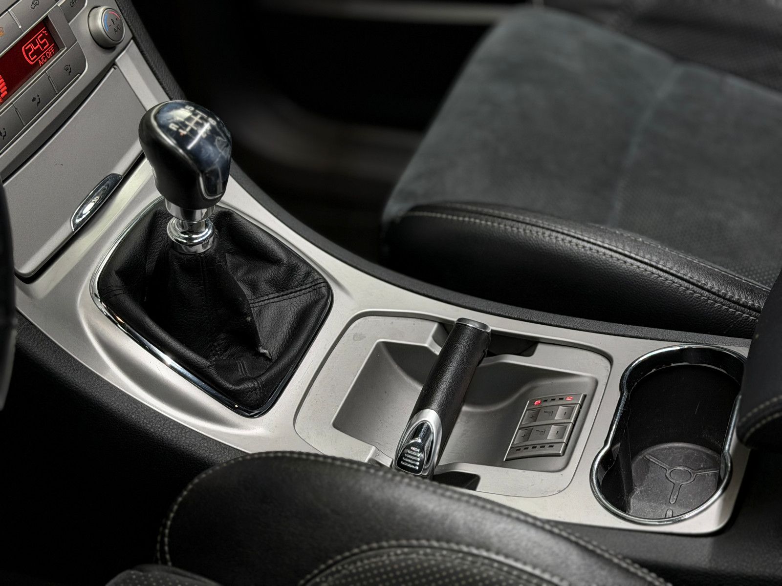 Fahrzeugabbildung Ford S-MAX Titanium|AHK|HU 05/2027