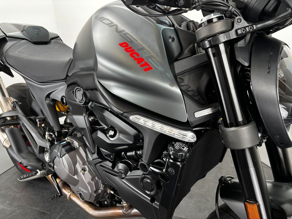 Fahrzeugabbildung Ducati MONSTER PLUS 937 *1.HAND/TOP GEPFLEGT*