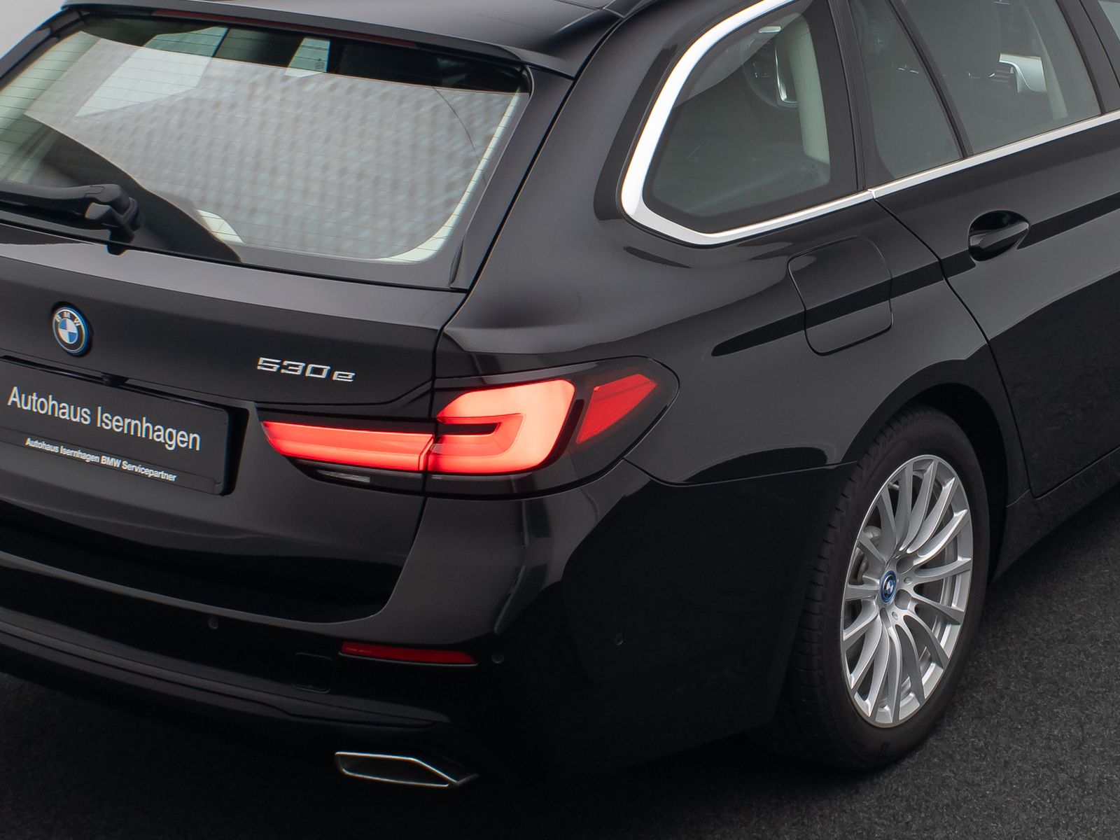 Fahrzeugabbildung BMW 530e Alarm DAB Kamera HiFi Leder Sport 18Zoll