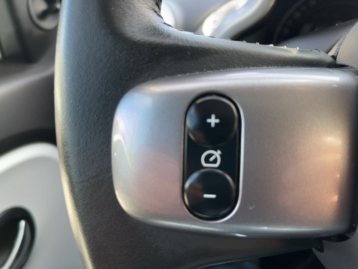 Fahrzeugabbildung Renault Twingo ZEN SCe 65 Klima GJR - mit KI generiert/bearbeitet