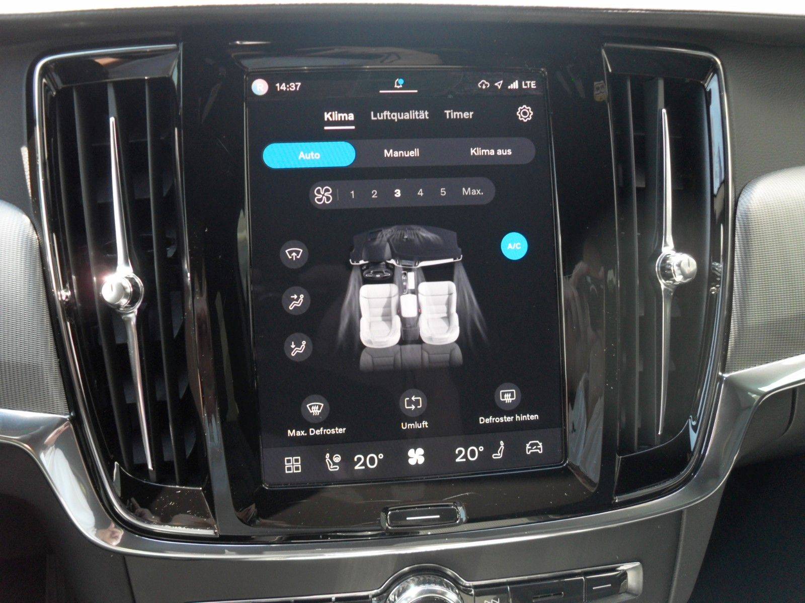 Fahrzeugabbildung Volvo V90 B4 Cross Country Plus AWD