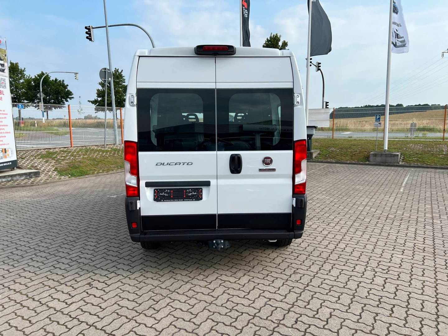 Fahrzeugabbildung Fiat DUCATO  DOKA - 6 Sitzer