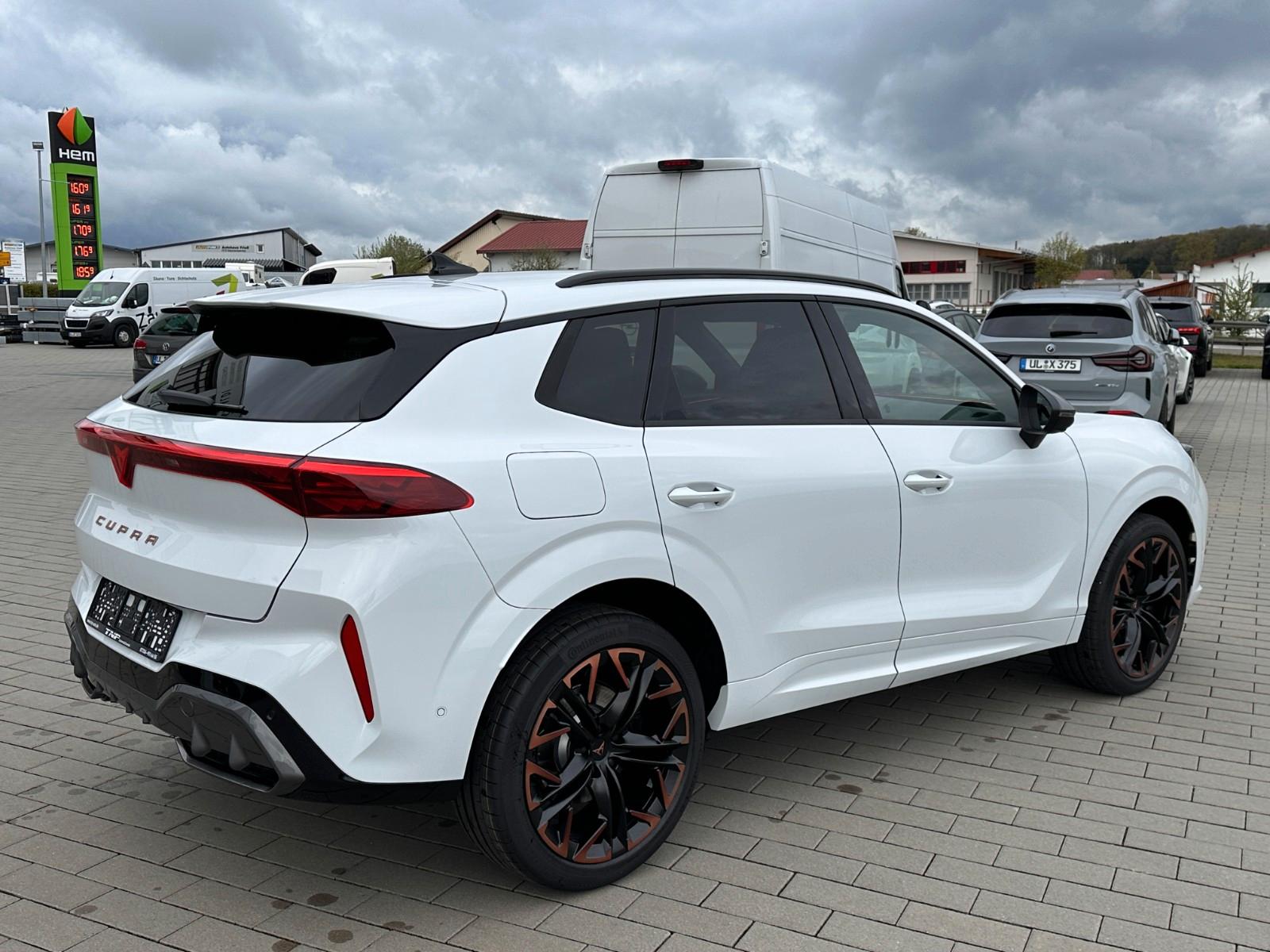 Cupra Terramar VZ 2.0 TSI DSG+STANDHEIZUNG+AHK+PANO