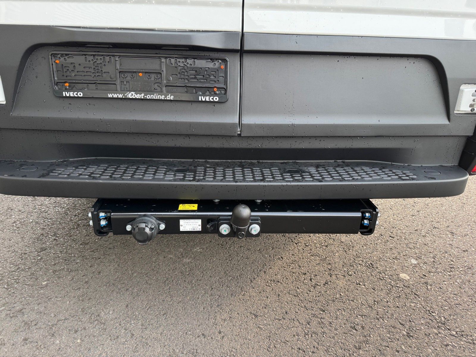 Fahrzeugabbildung Iveco Daily 35S16 A8 *DoKa*Automatik*AHK*R3.520mm*