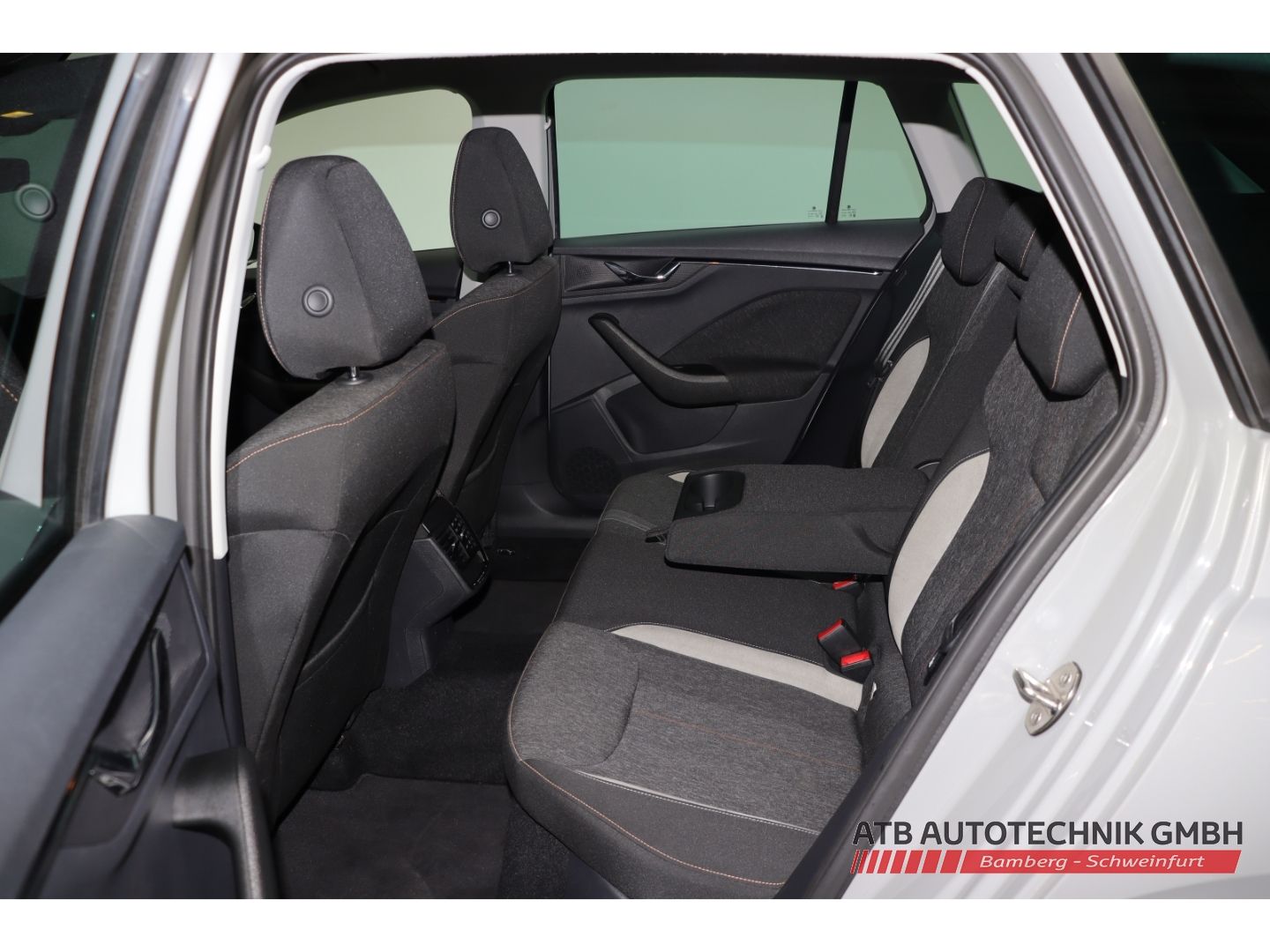 Fahrzeugabbildung SKODA Kamiq 1.0l TSI Style AHK-klappbar Navi  LED