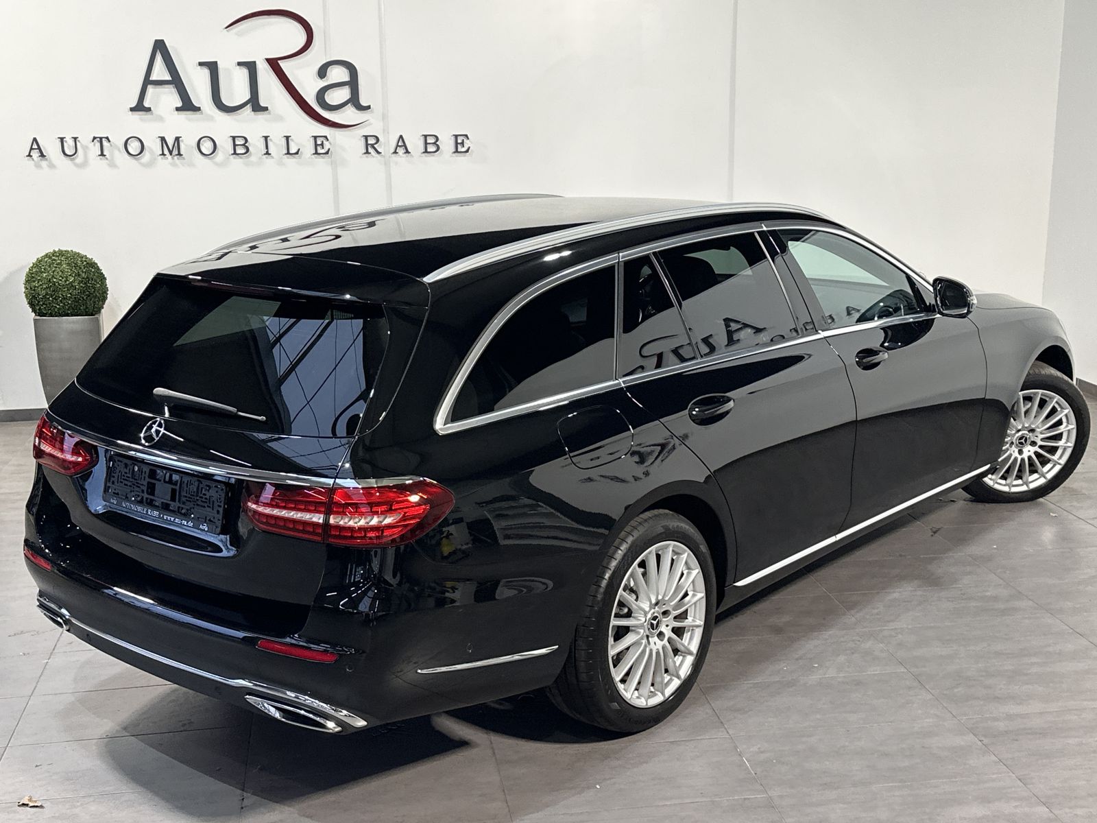 Fahrzeugabbildung Mercedes-Benz E 220d T Avantgarde NAV+LED+AHK+BURMESTER+KAM+VC