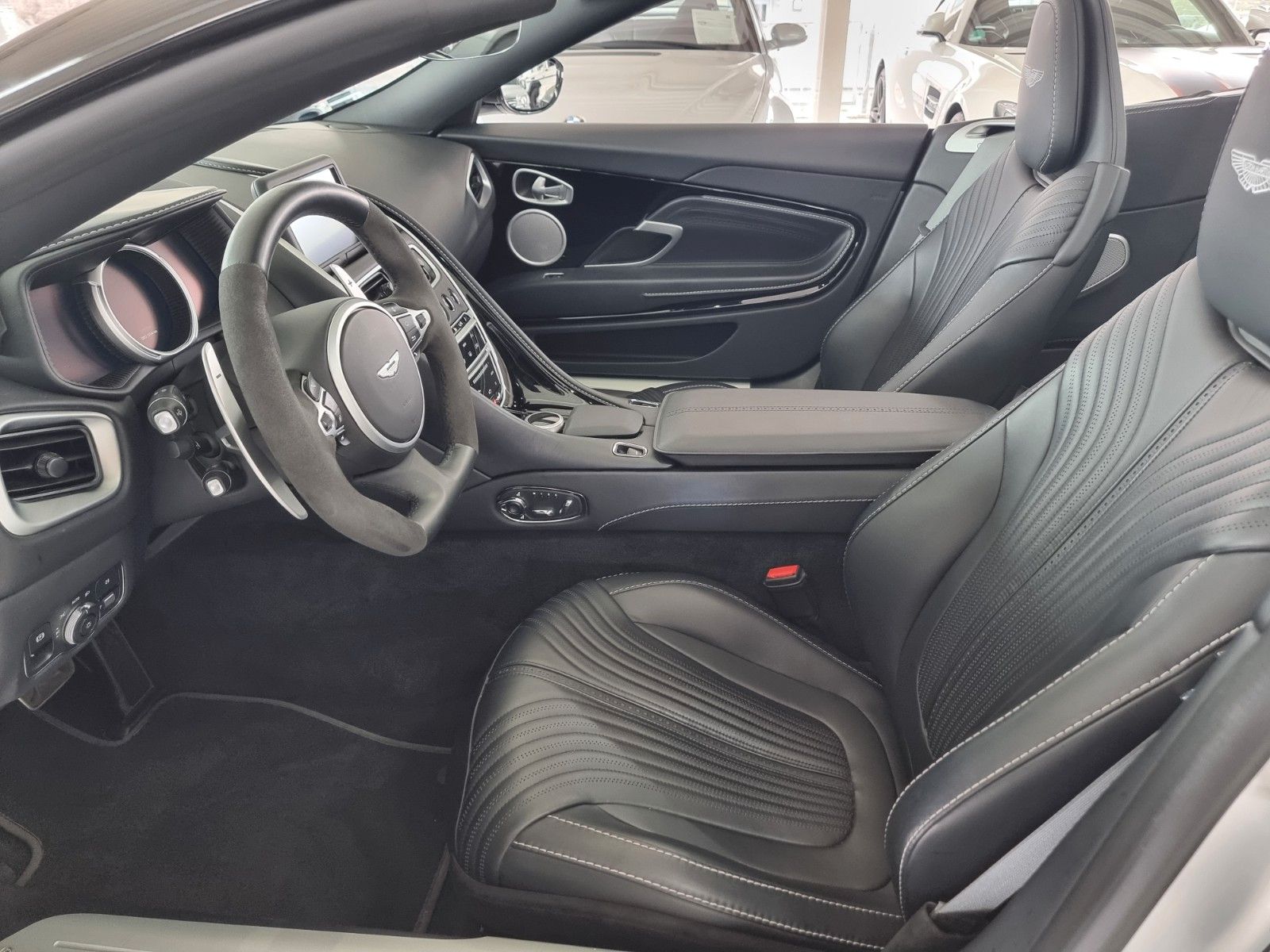 Fahrzeugabbildung Aston Martin DB11 4.0 V8 Last Facelift/Lightning/Like new!