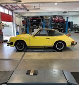 Porsche 911 Carrera 3.0 Targa Hellgelb Restauration  - Porsche aus 1976: 911 Carrera