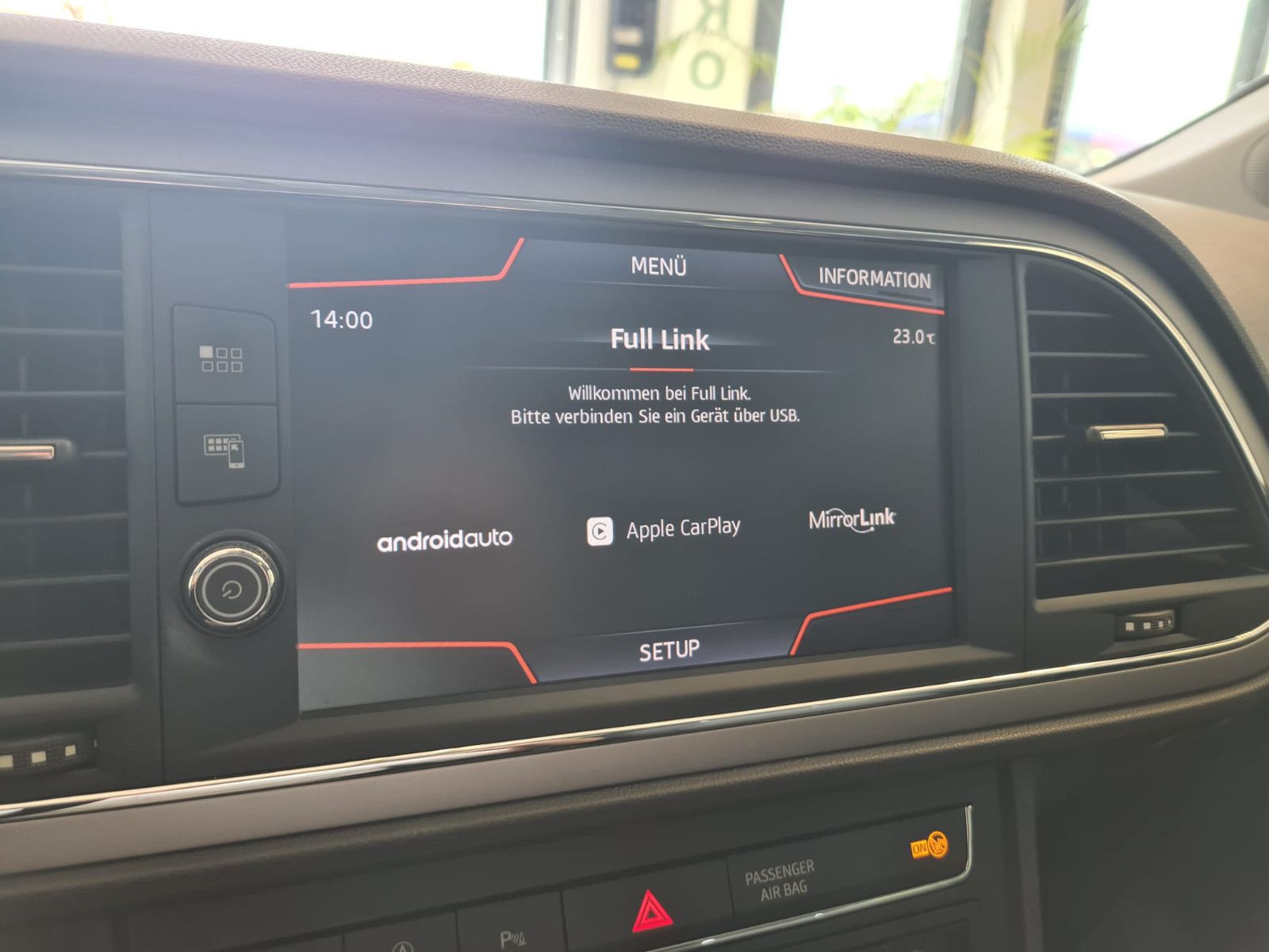 Fahrzeugabbildung SEAT Leon Style / 1. HAND / SCHEKCHEFT / GARANTIE