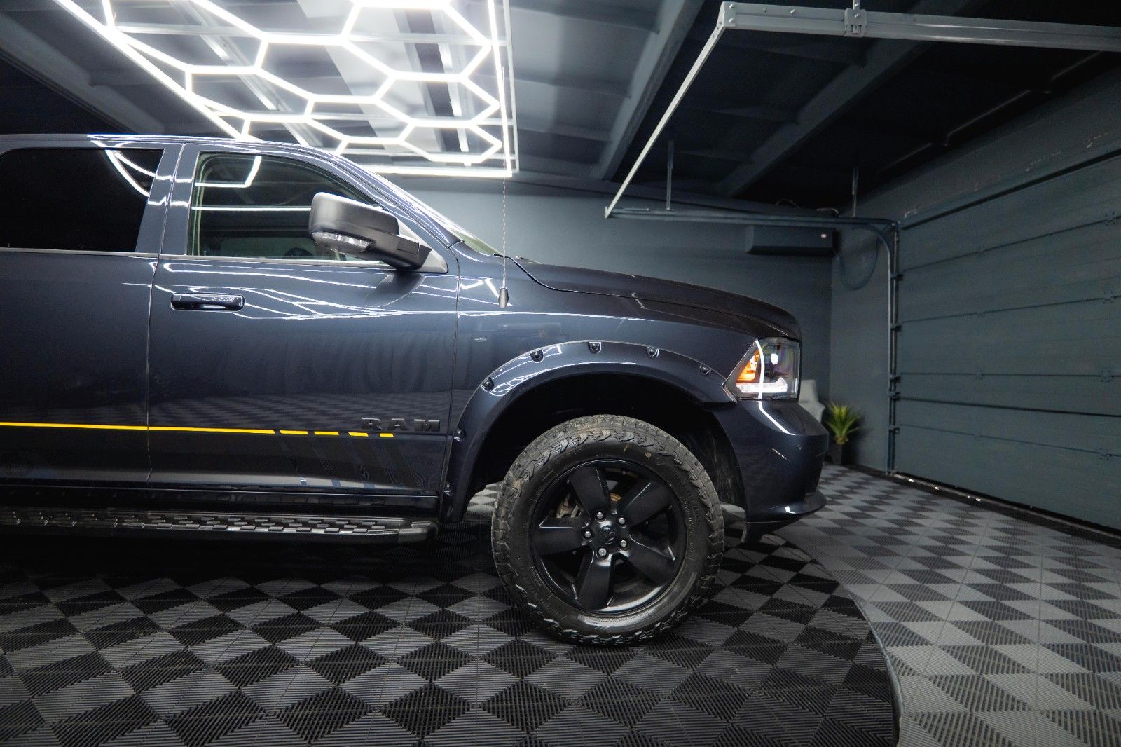 Fahrzeugabbildung Dodge RAM 5.7 V8 HEMI 4x4 OFFROAD Night-Paket *LED*AHK