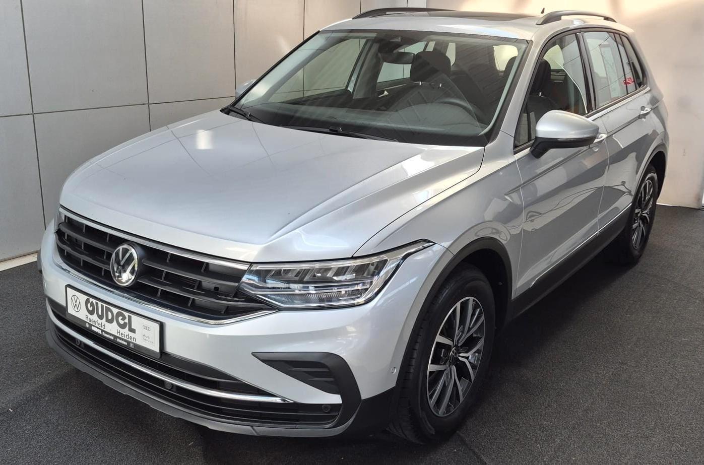 Volkswagen Tiguan Life 2.0 TDI SCR DSG Kamera Panorama ACC