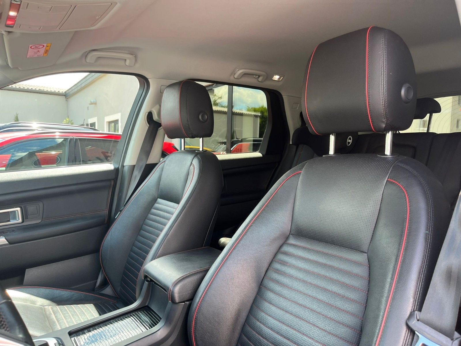 Fahrzeugabbildung Land Rover Discovery Sport SE AWD