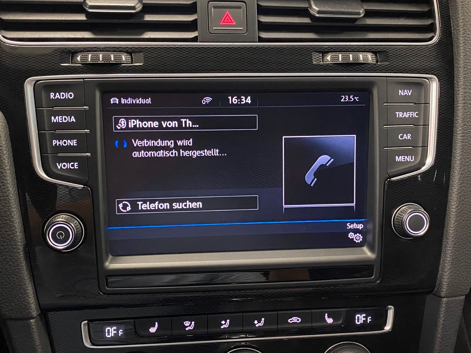 Fahrzeugabbildung Volkswagen Golf 2.0 TDI DSG BMT GTD+DCC+BI-XENON+PANORAMAD+