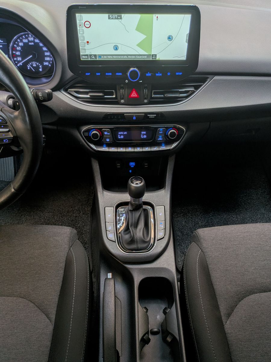 Fahrzeugabbildung Hyundai i30 1.5 T-GDI DCT Trend MHEV Cam Navi LED-Paket