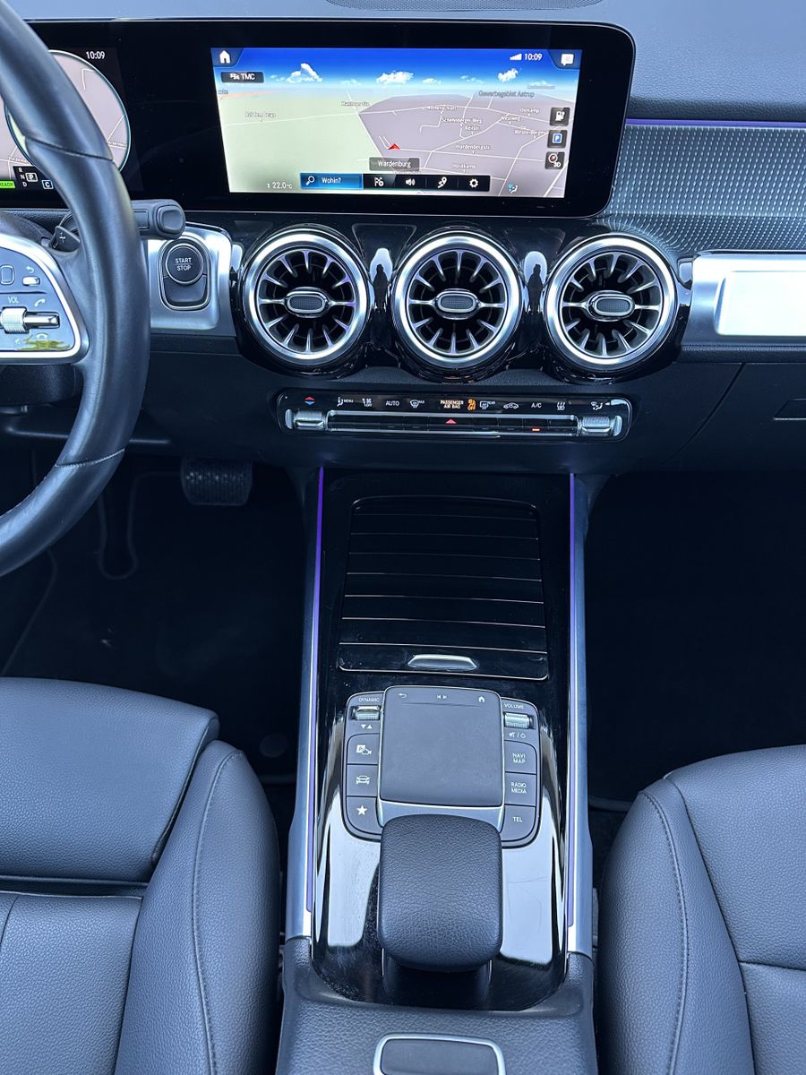 Fahrzeugabbildung Mercedes-Benz EQB 300 Progressive 4Matic NAV+LED+KAMERA+TOTWIN